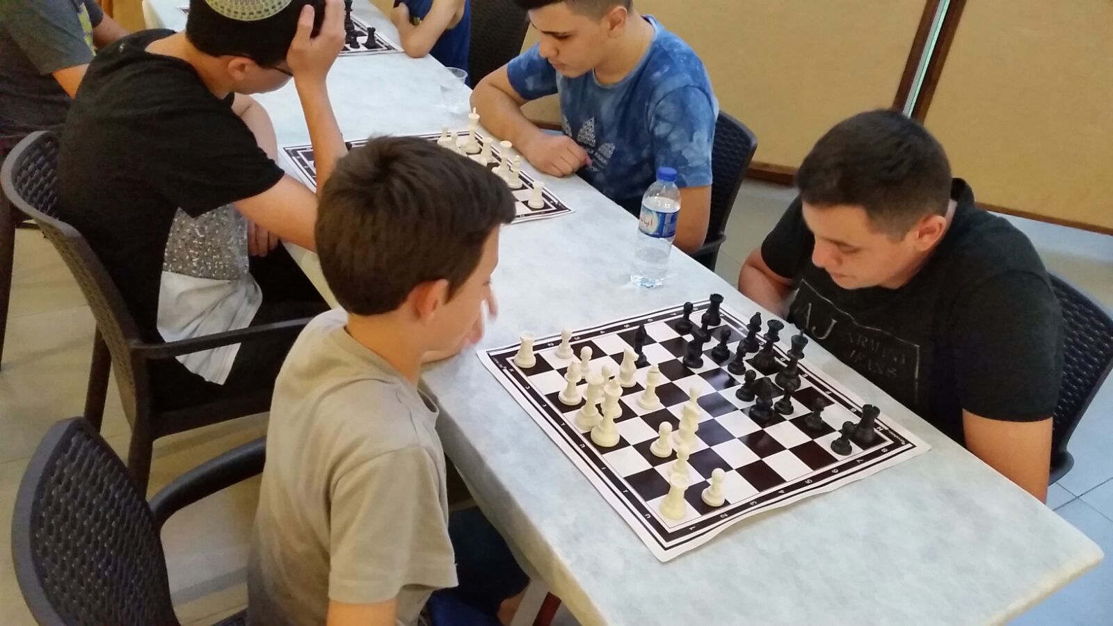 طلاب الشطرنج  يشاركون في مسابقتة بكفار فرديم 