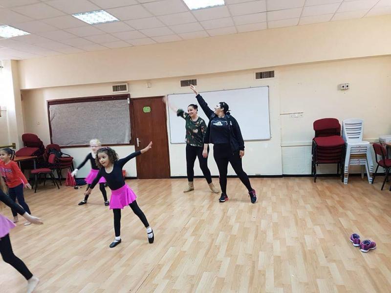 فراشات الباليه مع المعلم اندريه فراشات الباليه مع المعلم اندريه
