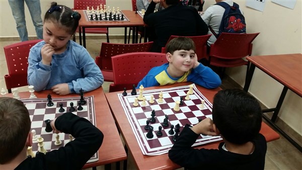 طلابنا  بدورات الشطرنج حصدوا الجوائز بمعهد سالي
