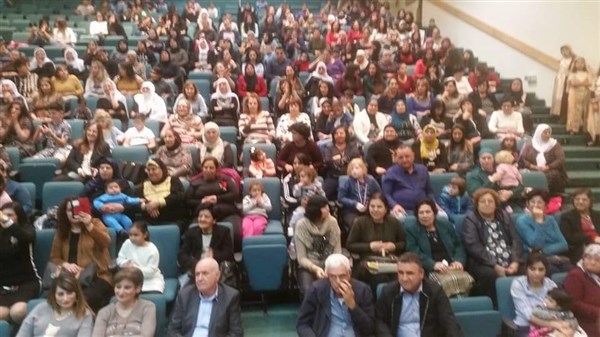 احتفال المركز الجماهيري والمجلس المحلي بمشاركة المدارس بعيد الأم احتفال المركز الجماهيري والمجلس المحلي بمشاركة المدارس بعيد الأم