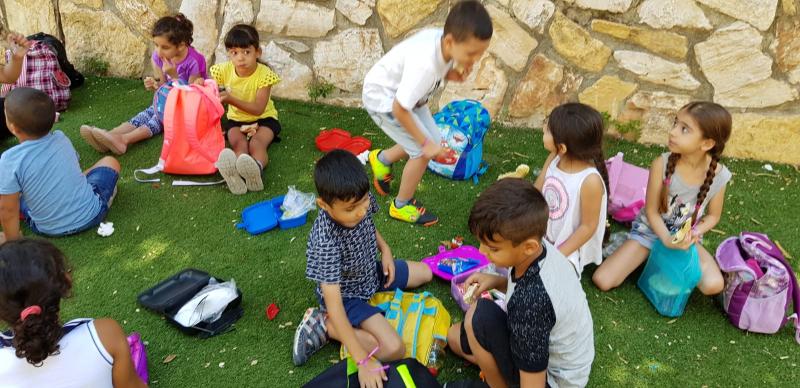  النشاطات الصيفيه لجيل الطفوله في المركز الجماهيري ابوسنان