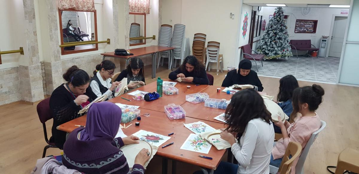 صور من دورات التطريز اليوم صور من دورات التطريز اليوم