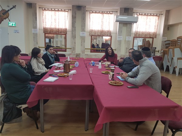 اجتماع الذي انعقد في المركز الجماهيري ابوسنان بين: ممثلي بنك لئومي